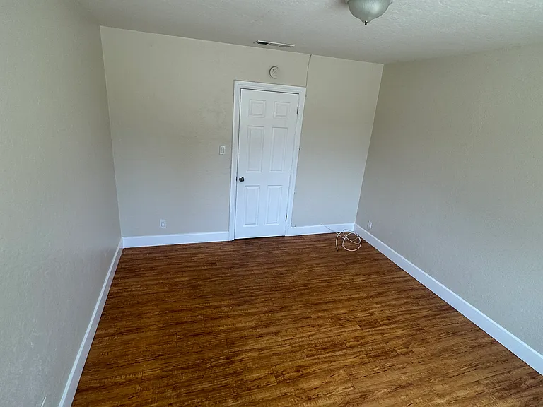 1615 Bellford Ave — Photo 9