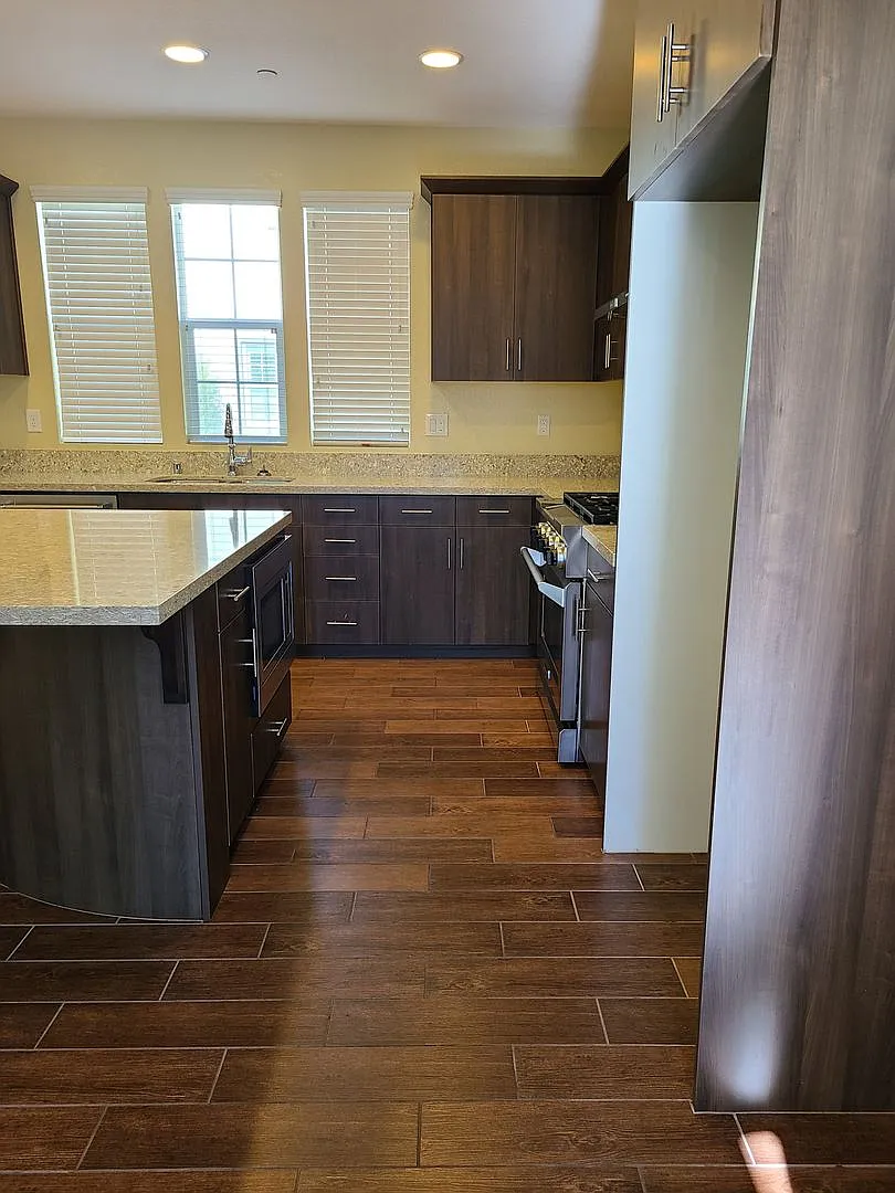 Immaculate 4 Bdrm, 3 Bath — Photo 4