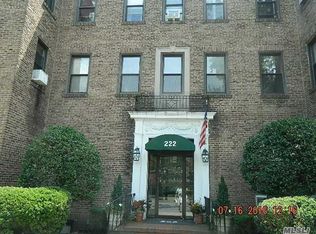 222 7th St, Garden City, NY