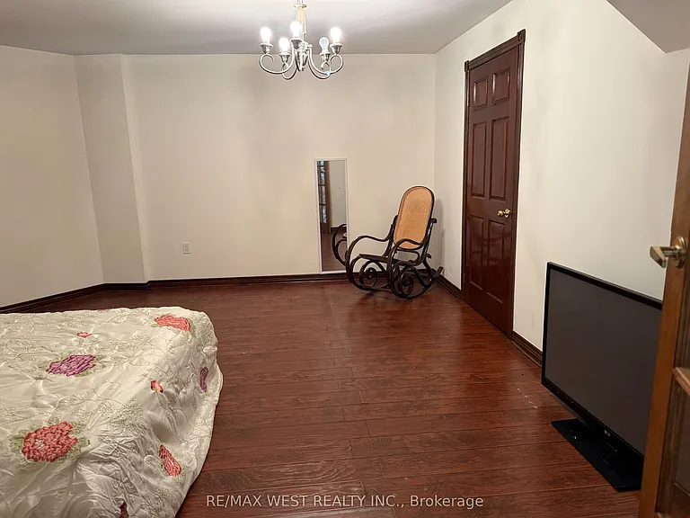 90 Stephanie Blvd — Photo 14