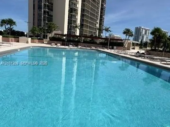 20301 W Country Club Dr APT 826, Aventura, FL 33180
