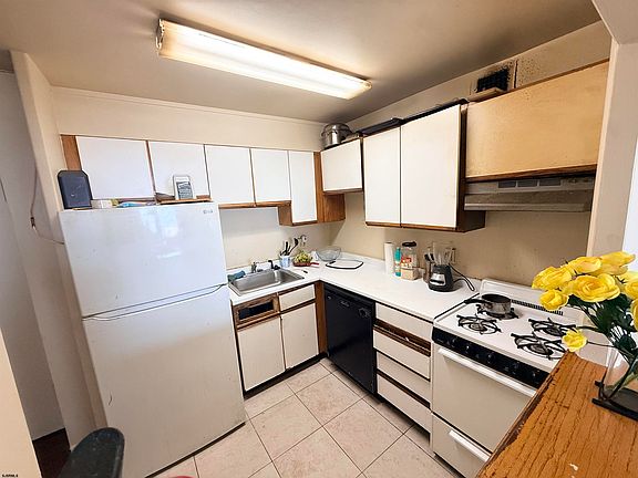 4th image of 3817 Ventnor Ave APT 1403