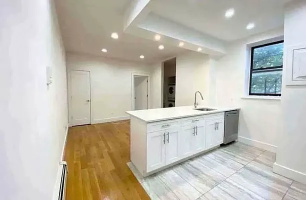 Rented by EastMount Realty LLC | media 2