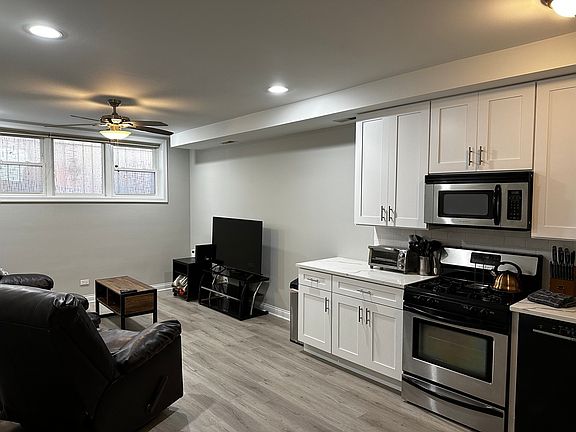 5th image of 2717 N Sawyer Ave APT G