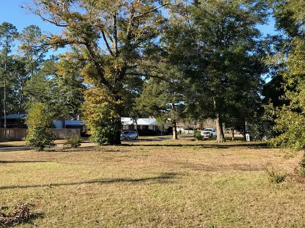 181 College Ave, Defuniak Springs, FL 32435