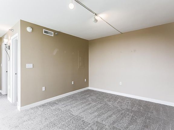 Large 1Bdrm