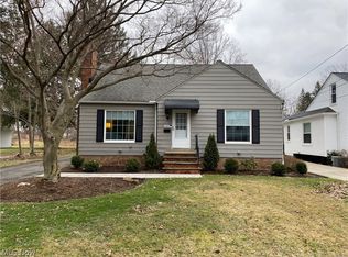 1547 Sunview Rd, Lyndhurst, OH 44124