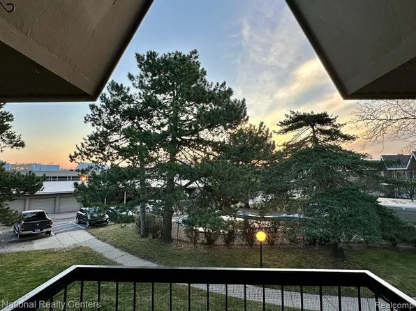 1975 Klingensmith Rd Unit 26, Bloomfield Hills, MI 48302