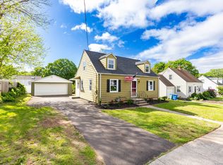 12 Pleasant Dr, Hamden, CT 06514
