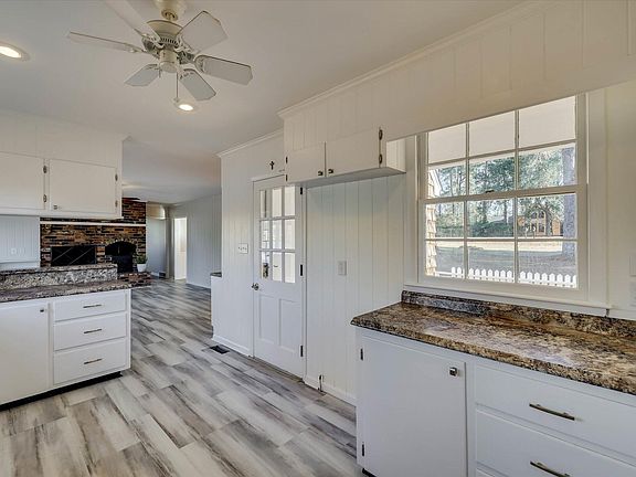 21st image of 134 Lake Bluff Drive