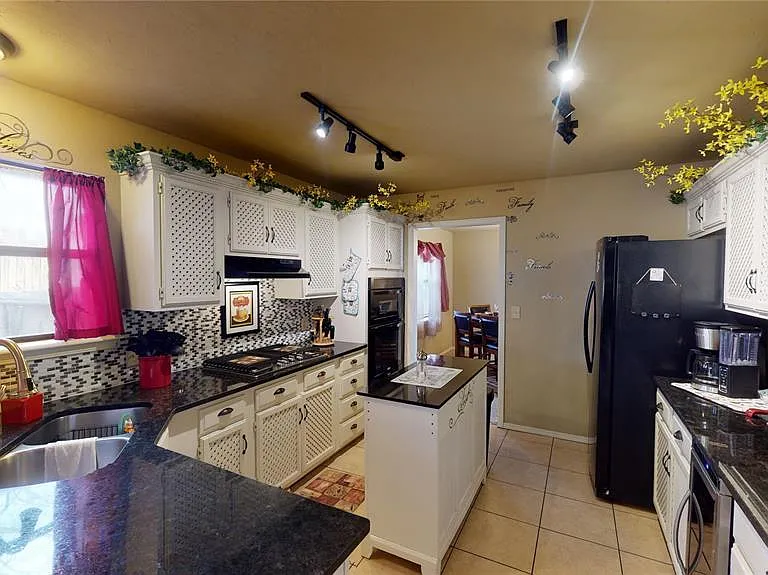 2408 W Boston St — Photo 20