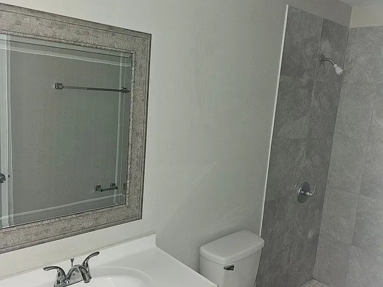1013 Beecher St #1 — Photo 7