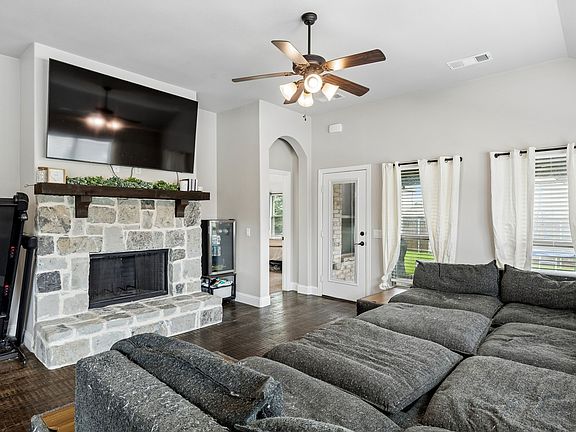 2nd image of 1510 Laurence Ln