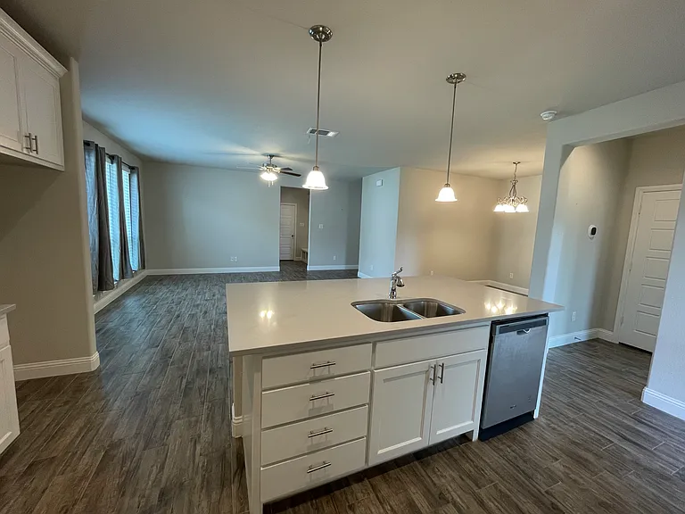 350 Carlisle Dr — Photo 8