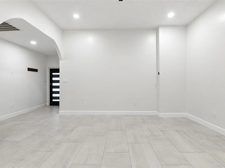 9403 Spaulding St — Photo 10