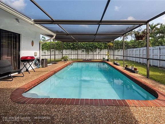 4th image of 16711 Redwood Way