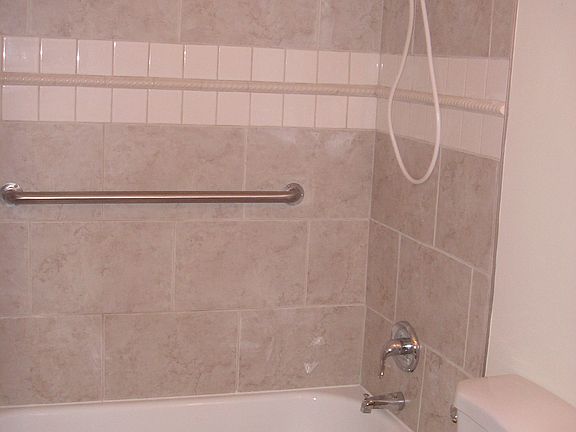 4th image of 105 Winlane Dr #404