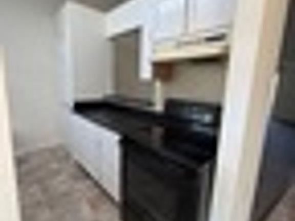 4th image of 303 Madison Ave
