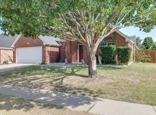 400 Richmond Park Ln, Fort Worth, TX 76140