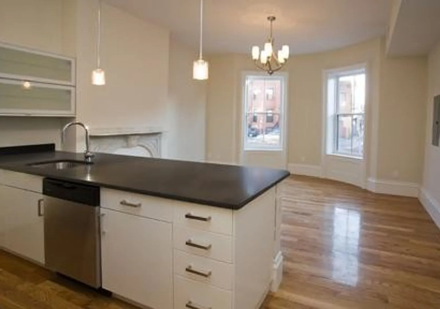 Central South End Location, In-Unit Washer and Dryer, Central Heat/AC Fully Renovated — Photo 1
