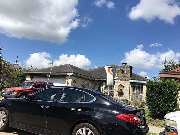 3rd image of 6106 Briar Glade Dr
