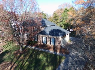 10221 Patrick Henry Ln, Charlotte, NC 28277