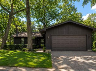 220 Lakewood Dr, Cary, IL 60013