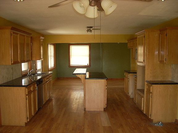 4th image of 7024 Warfield St