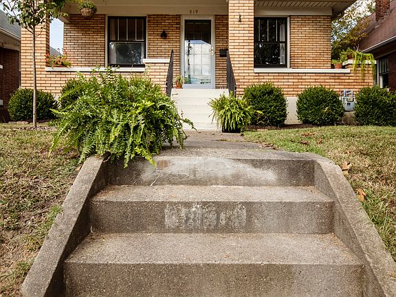 3rd image of 819 Fetter Ave