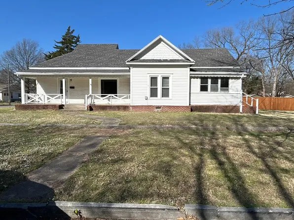 702 W 1st St, Pittsburg, KS 66762