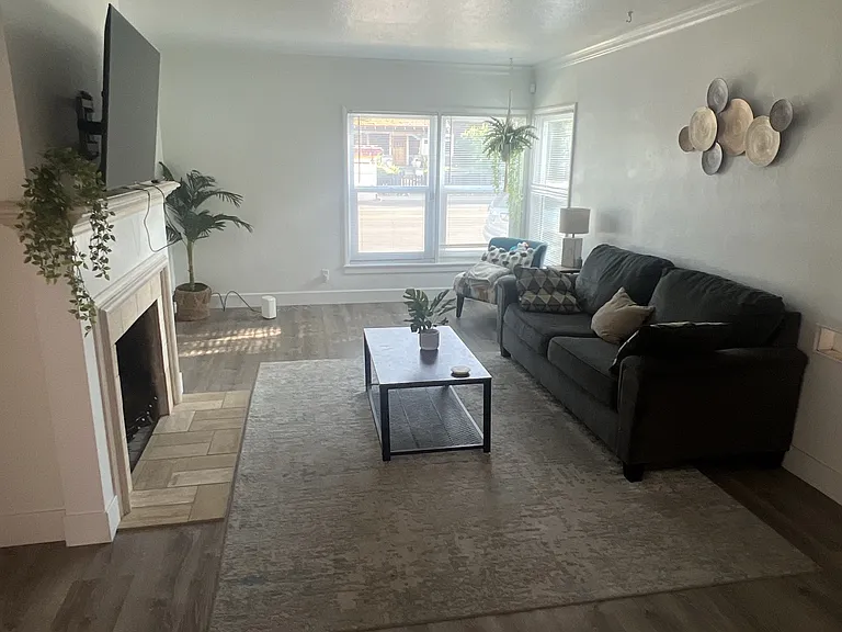 812 E McKinley Ave — Photo 1