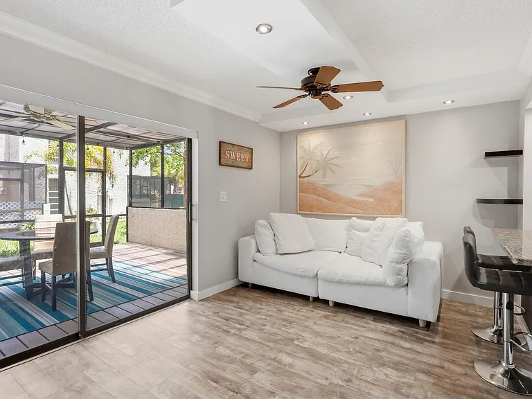 721 SE 1st Way #C11 — Photo 14