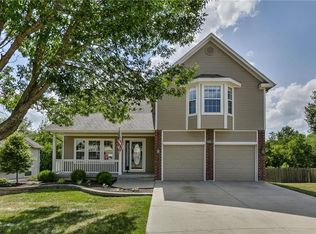 820 S Fox Ridge Dr, Raymore, MO 64083