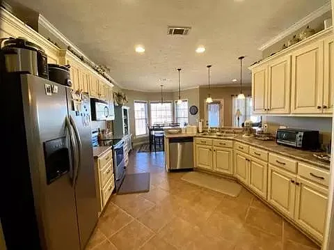 345 Cheryl Dr — Photo 3