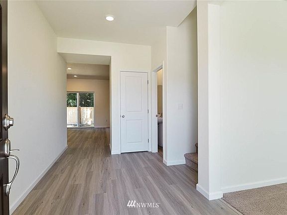 4th image of 28416 77th Dr NW