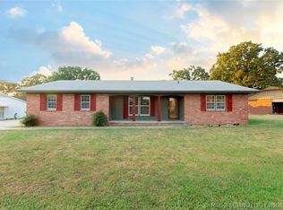 1210 Wade Wells Dr, Henryetta, OK 74437
