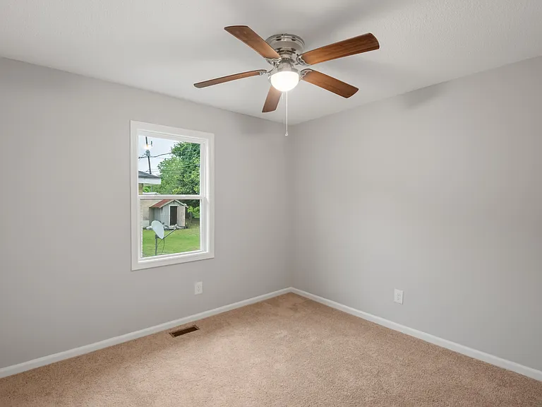 102 Burdock Cir — Photo 8