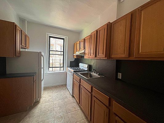 2nd image of 2600 Henry Hudson Pkwy APT 3C