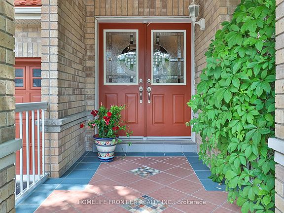 2nd image of 110 Red River Cres