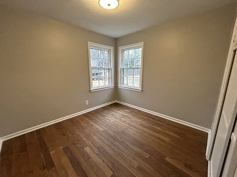 2022 Kentucky St — Photo 8