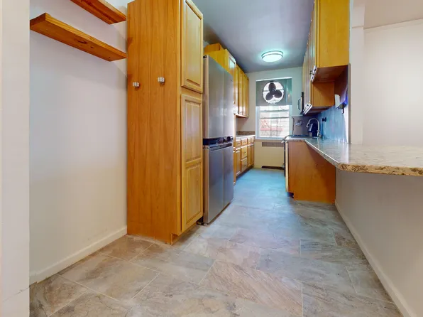 2160 Bronx Park East image 3 of 4