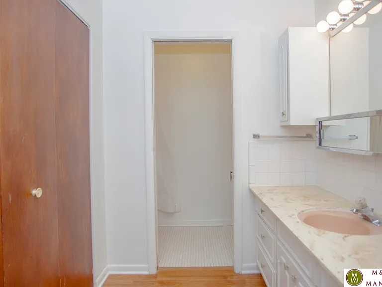 227 Des Plaines — Photo 19