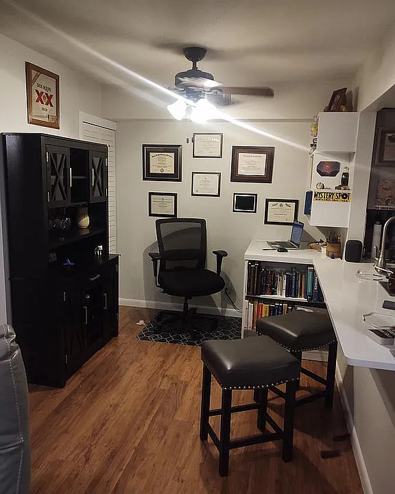 Counter/Office/Bar