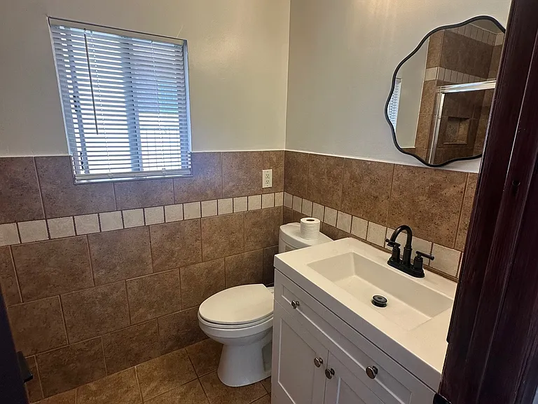 1610 E Chevy Chase Dr #1610 — Photo 10