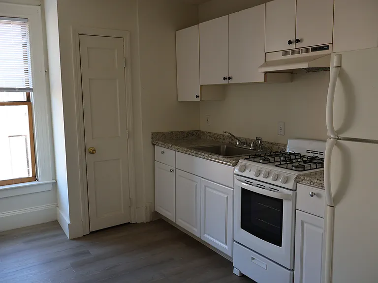 466 Broadway — Photo 8