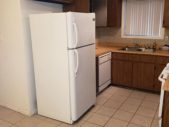 4th image of 15718 Lake Dr APT 1AR