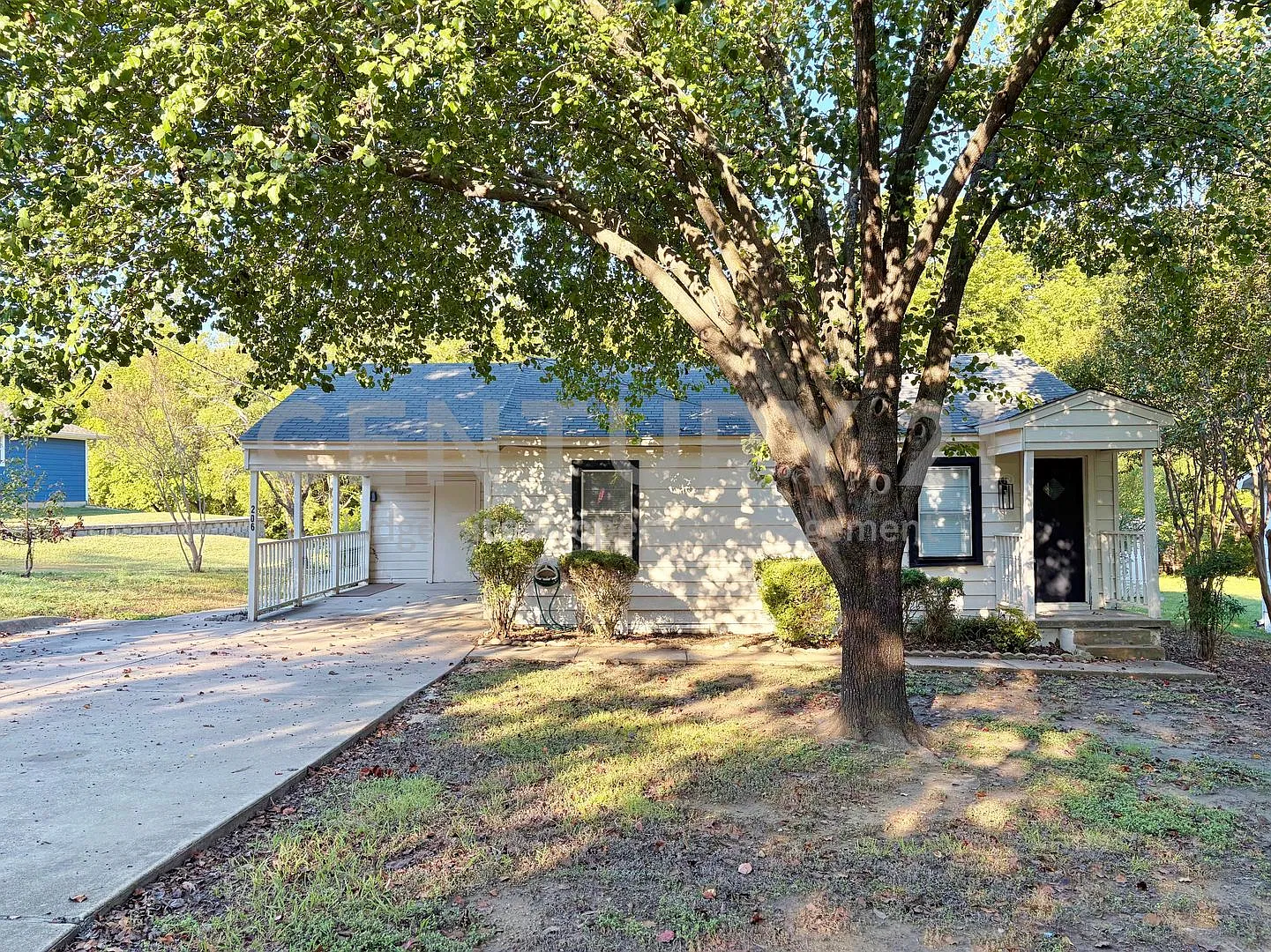 Adorable 2/1 in Rockwall For Rent! — Photo 1