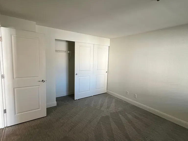 Cameron Apartments — Photo 21