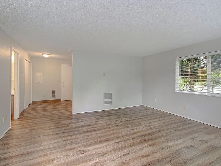 710-712 NE 15th Ave — Photo 13