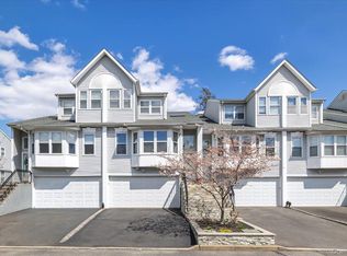 9 Eastern Drive, New Hyde Park, NY 11040